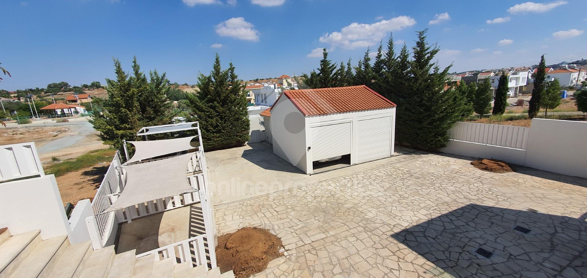 To change image, hover mouse over thumbnails below