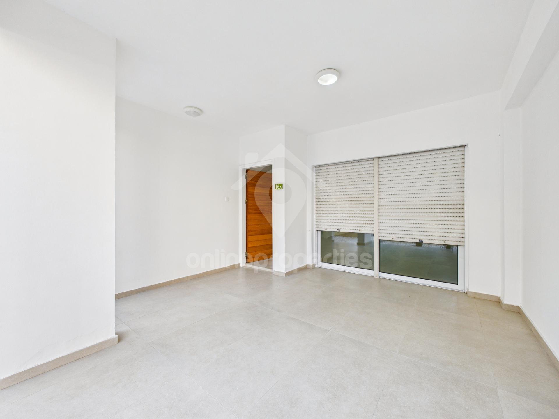 To change image, hover mouse over thumbnails below