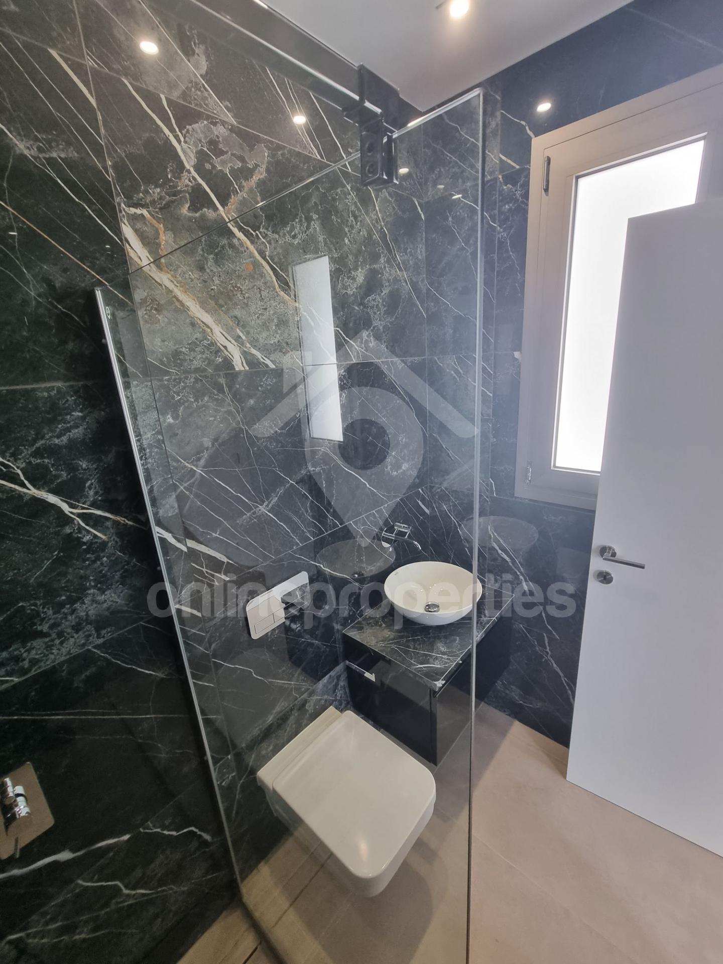 To change image, hover mouse over thumbnails below