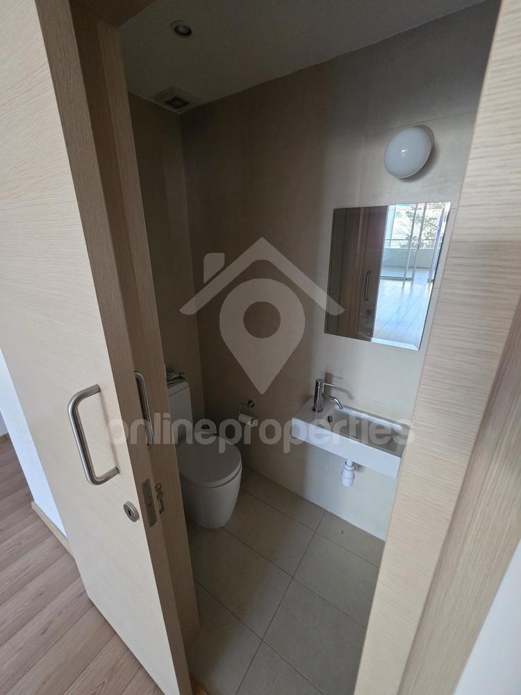 To change image, hover mouse over thumbnails below