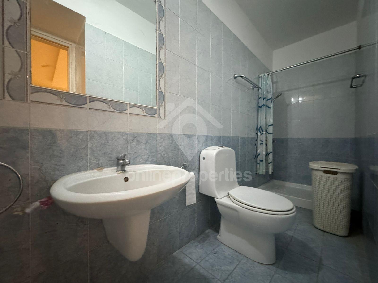 To change image, hover mouse over thumbnails below