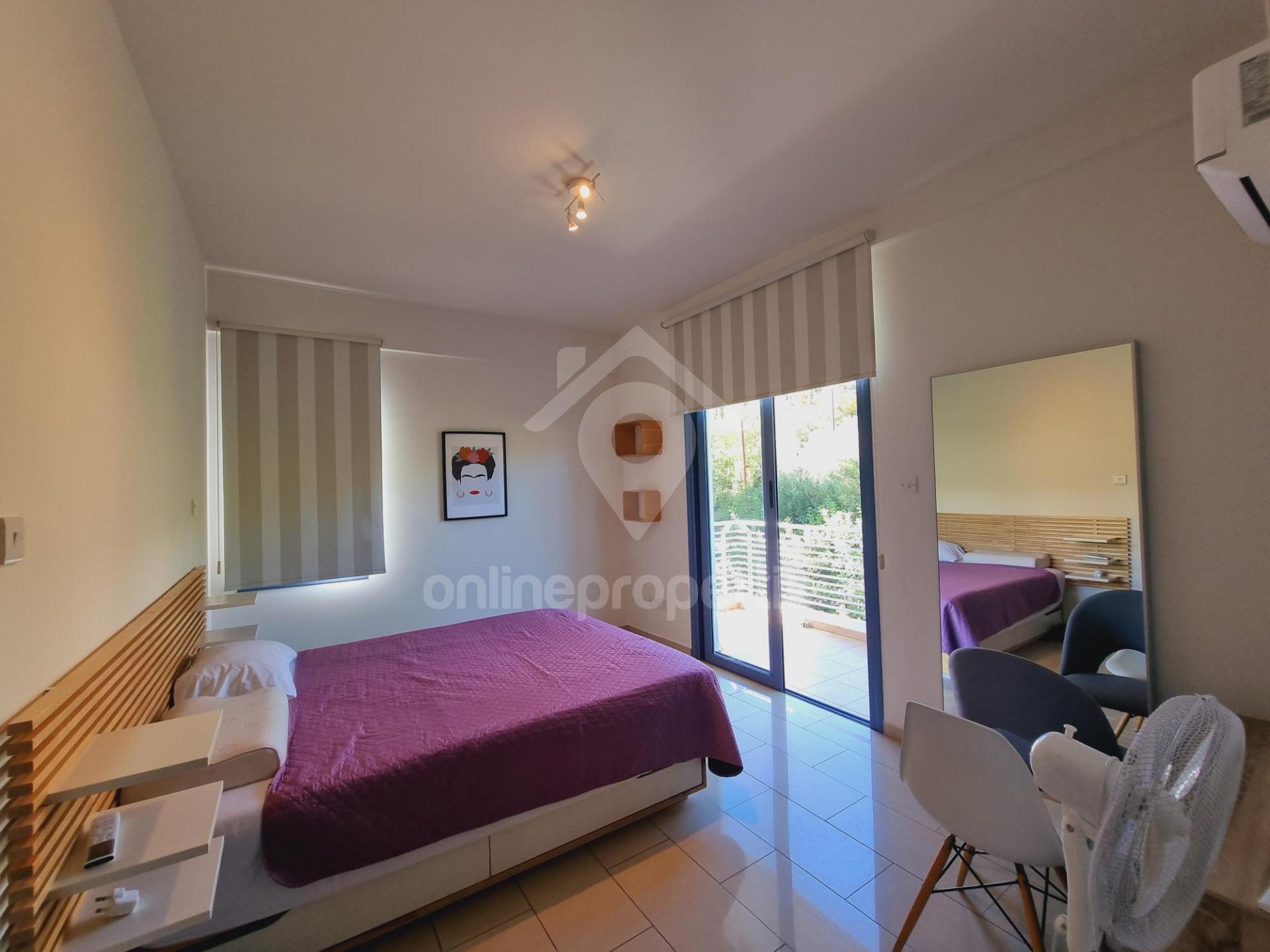 To change image, hover mouse over thumbnails below