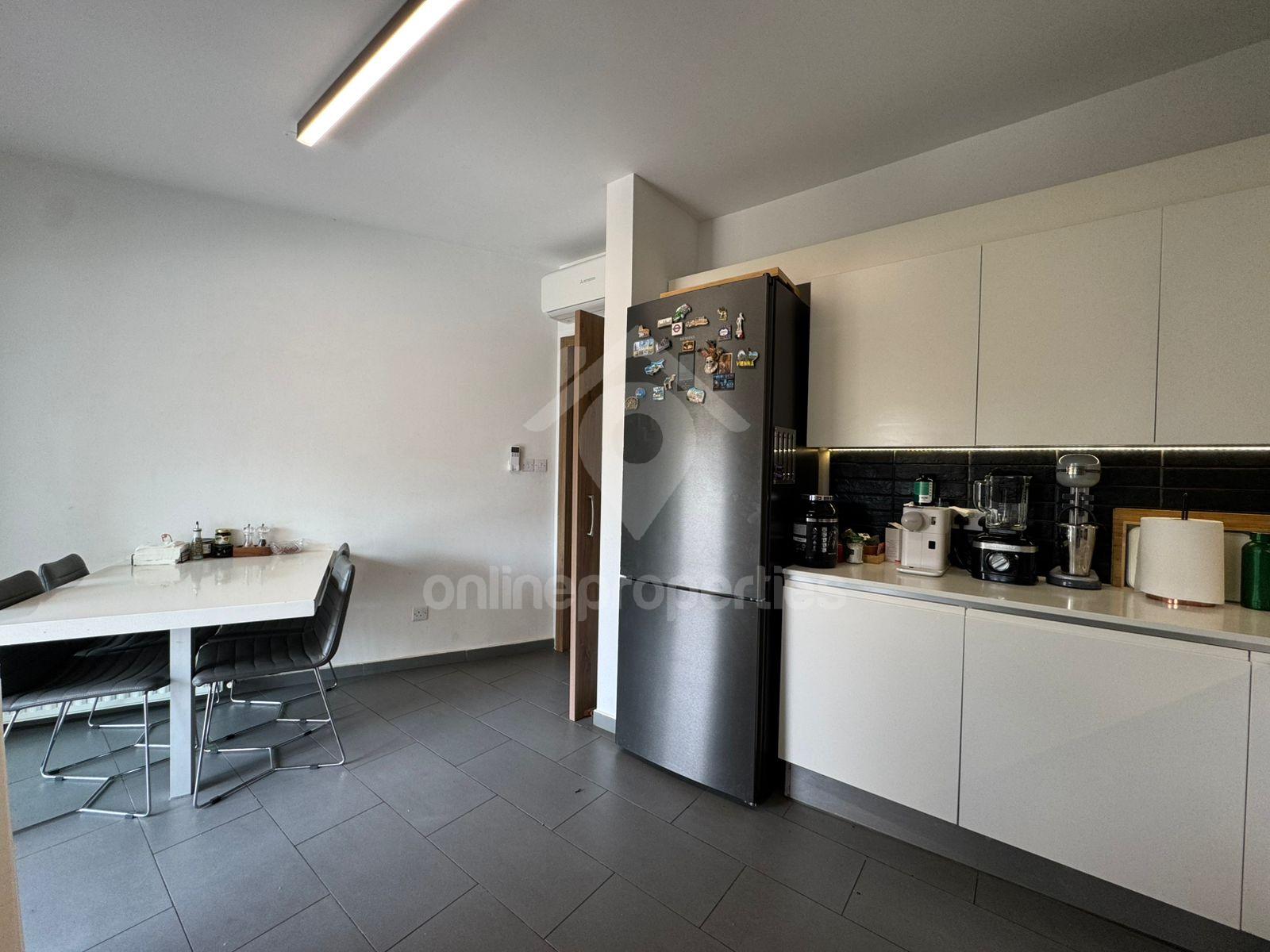 To change image, hover mouse over thumbnails below