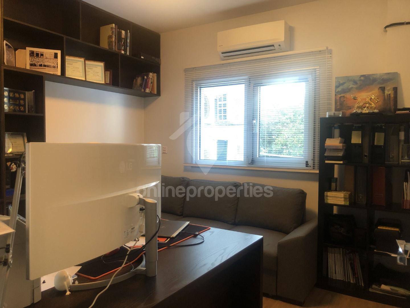 To change image, hover mouse over thumbnails below