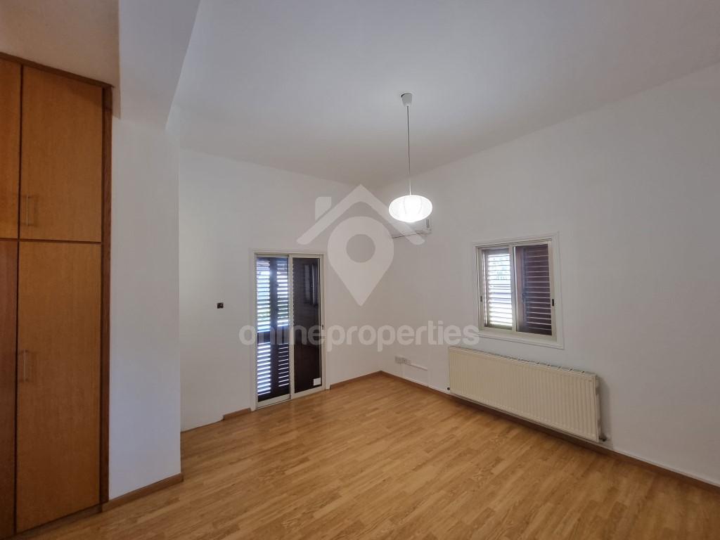 To change image, hover mouse over thumbnails below