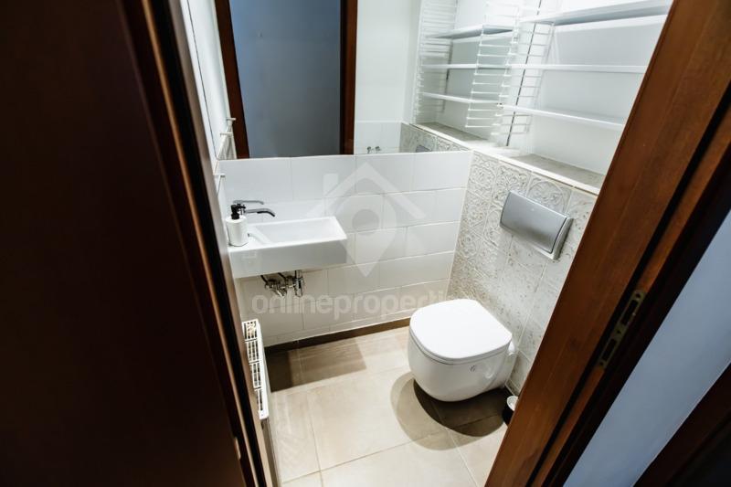 To change image, hover mouse over thumbnails below