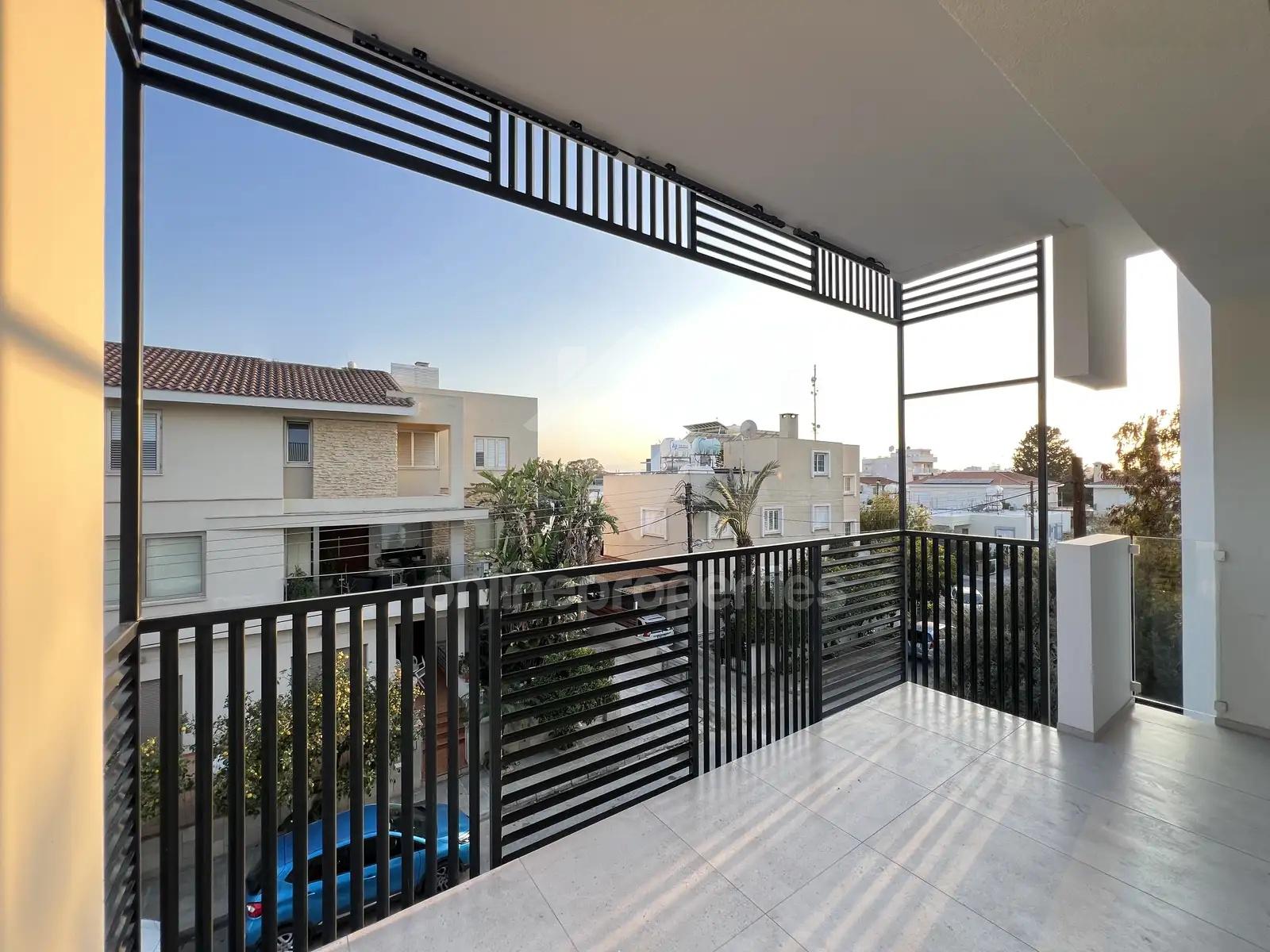 To change image, hover mouse over thumbnails below