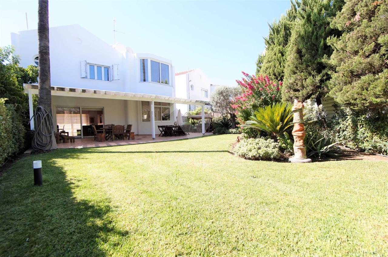 To change image, hover mouse over thumbnails below