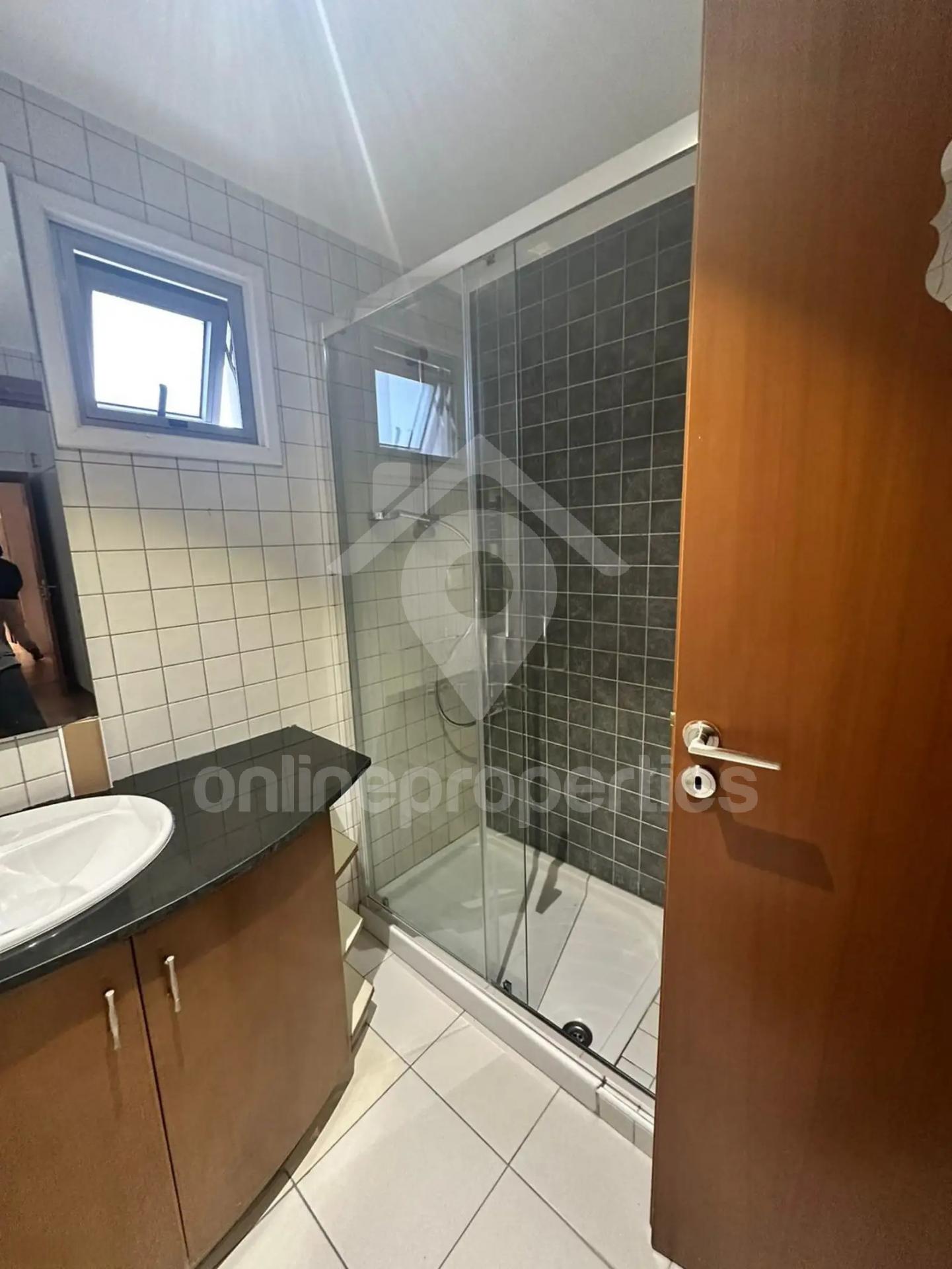 To change image, hover mouse over thumbnails below