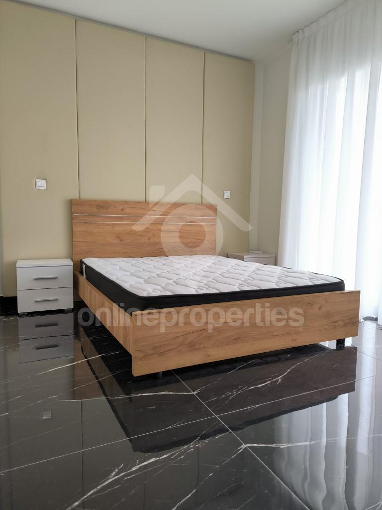 To change image, hover mouse over thumbnails below