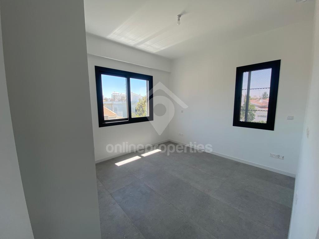 To change image, hover mouse over thumbnails below