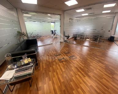 To change image, hover mouse over thumbnails below