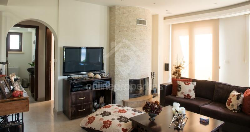 To change image, hover mouse over thumbnails below