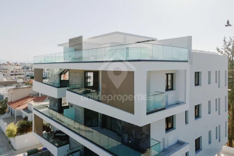 To change image, hover mouse over thumbnails below