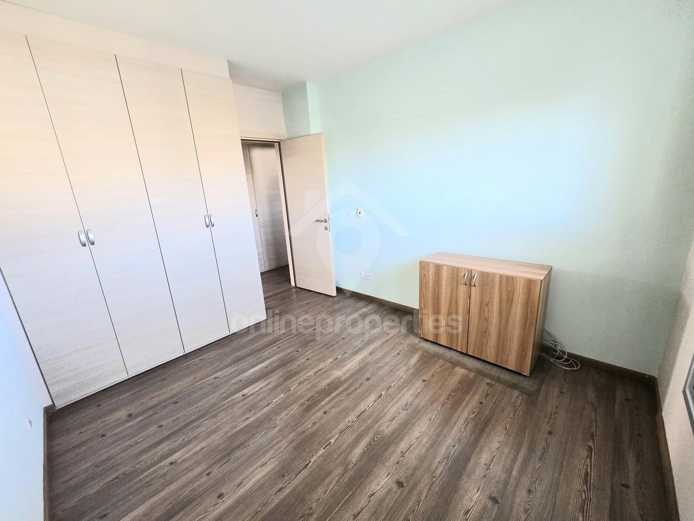 To change image, hover mouse over thumbnails below