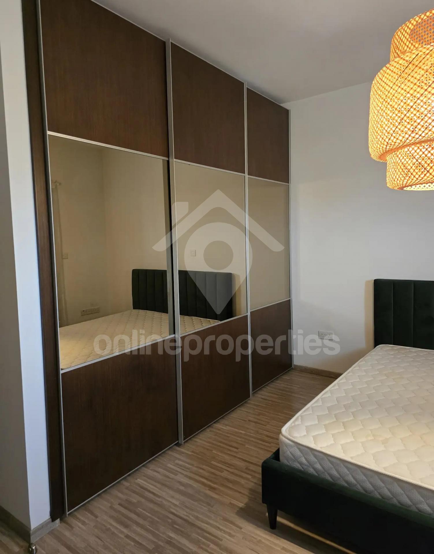 To change image, hover mouse over thumbnails below