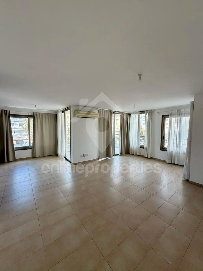 To change image, hover mouse over thumbnails below