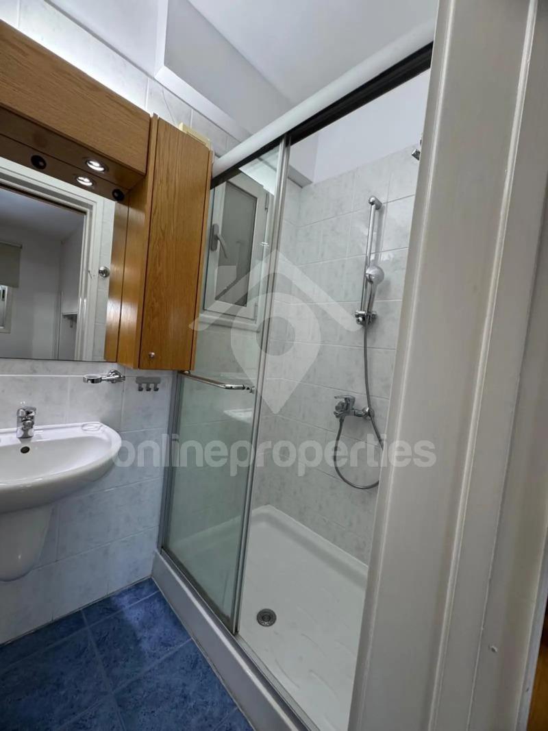 To change image, hover mouse over thumbnails below