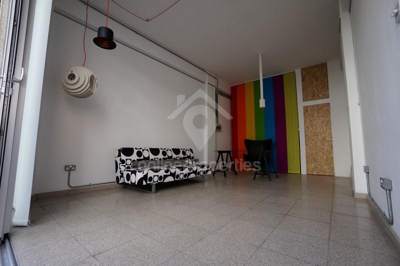 To change image, hover mouse over thumbnails below