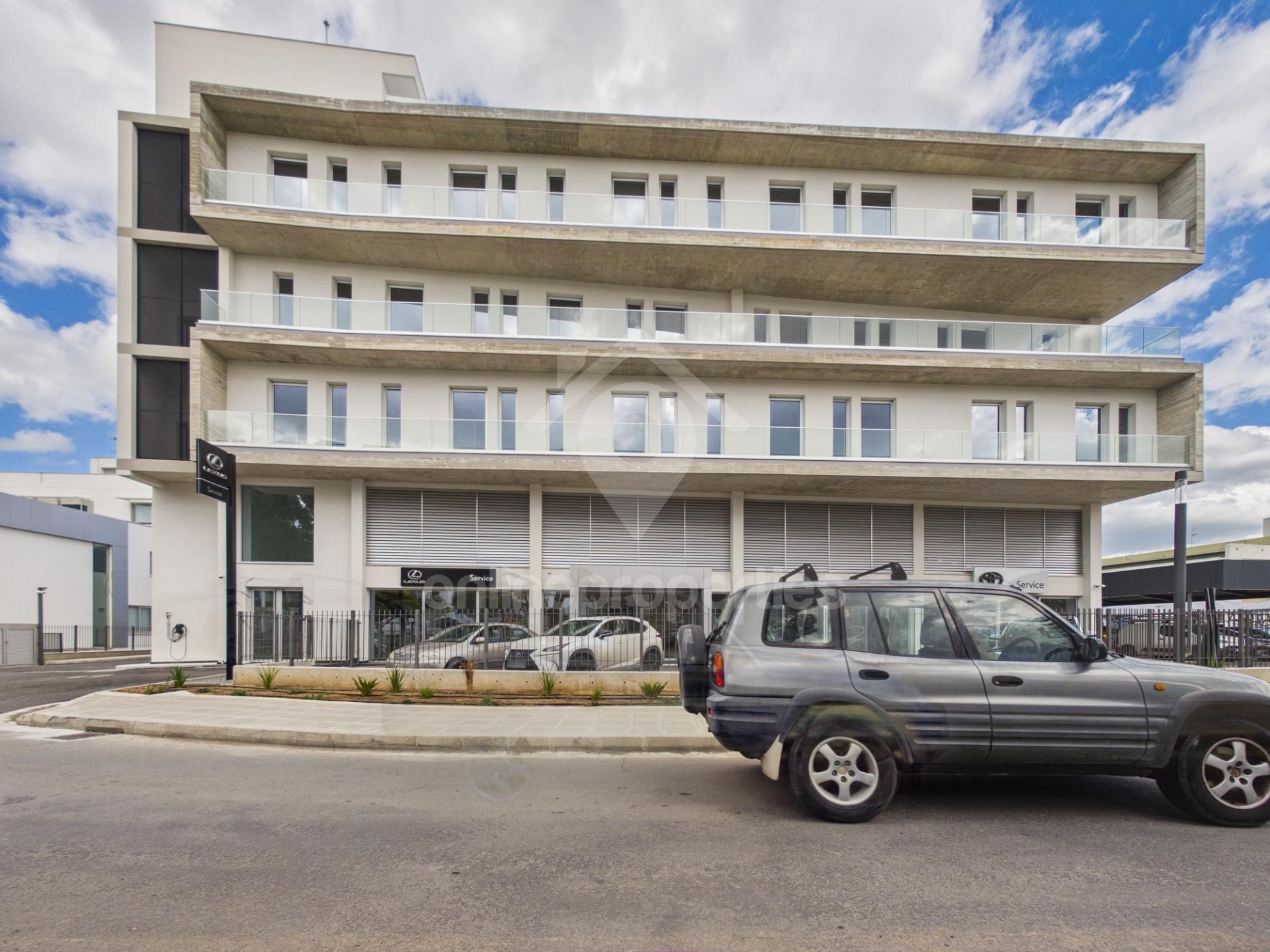 To change image, hover mouse over thumbnails below