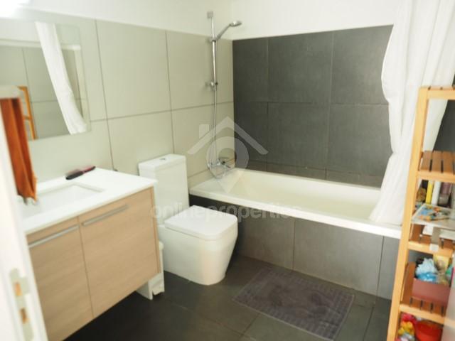 To change image, hover mouse over thumbnails below