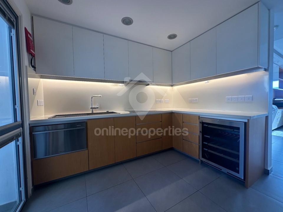 To change image, hover mouse over thumbnails below