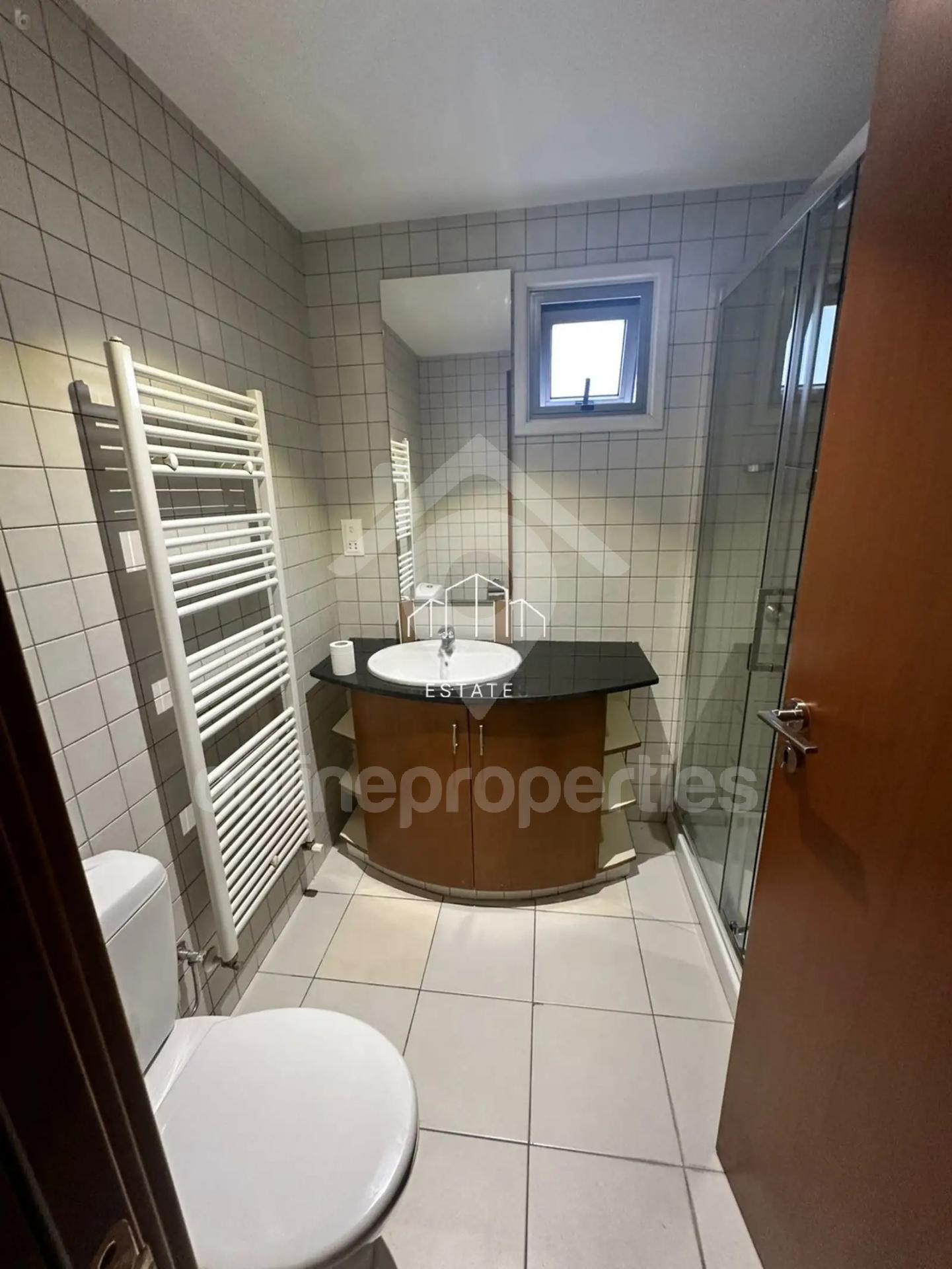 To change image, hover mouse over thumbnails below