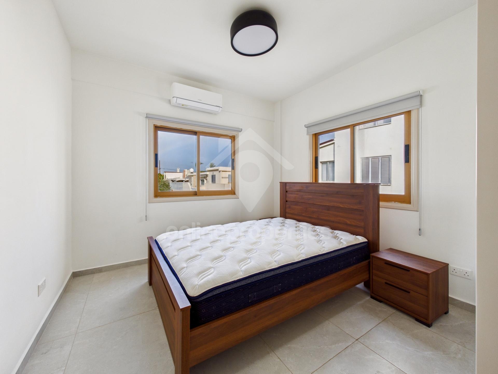 To change image, hover mouse over thumbnails below