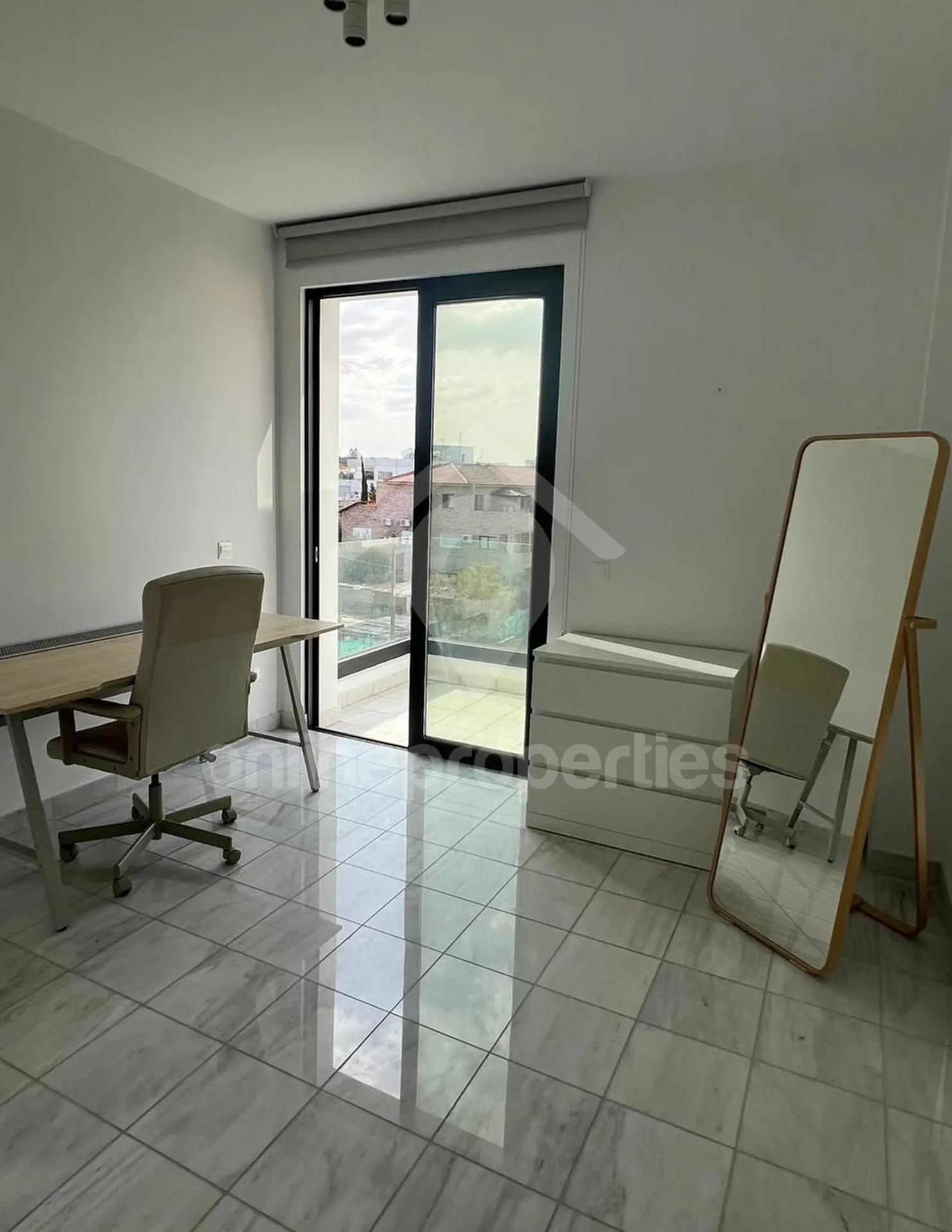 To change image, hover mouse over thumbnails below