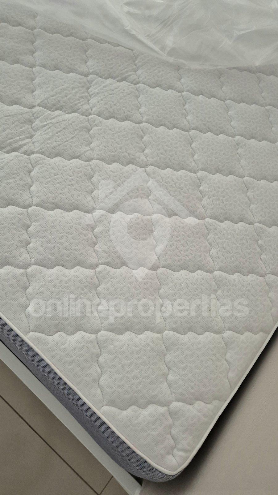 To change image, hover mouse over thumbnails below