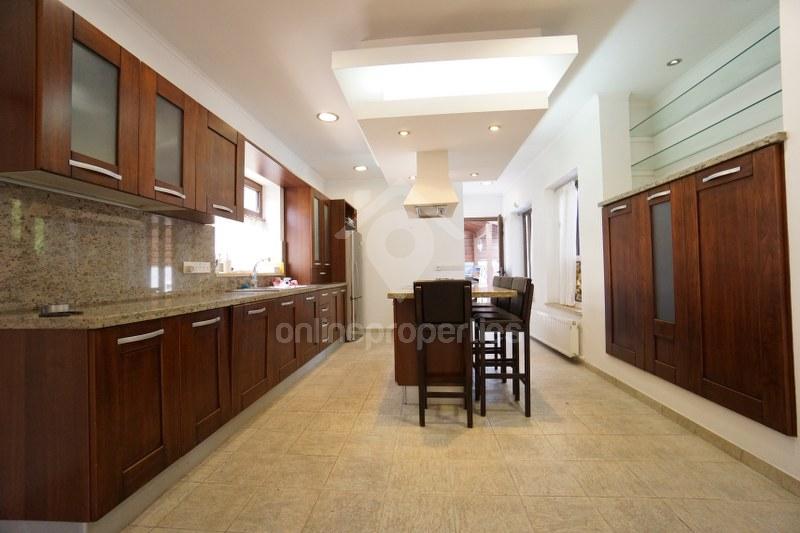 To change image, hover mouse over thumbnails below