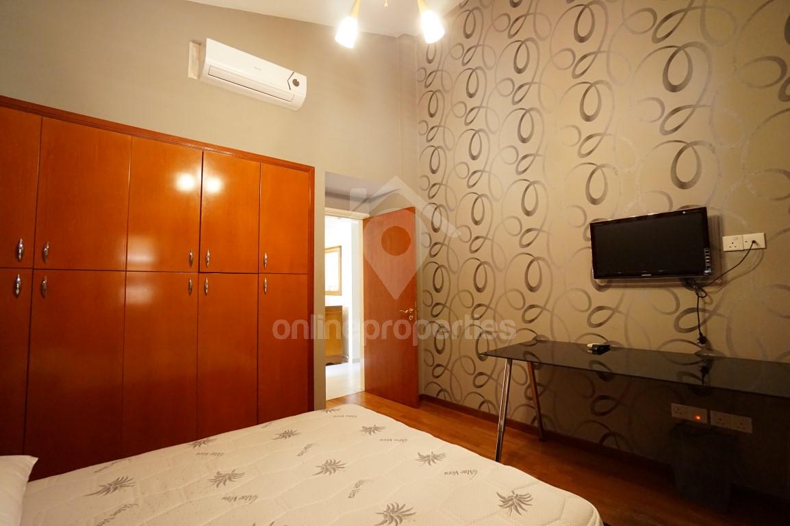 To change image, hover mouse over thumbnails below