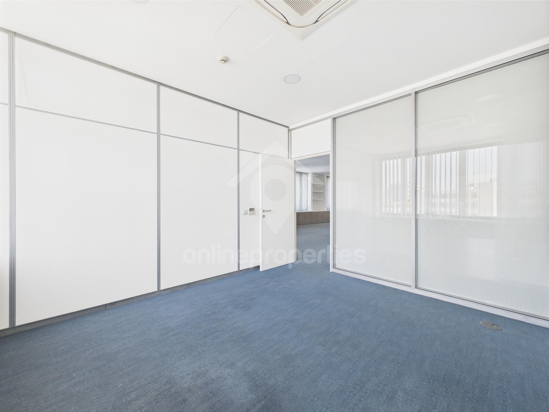 To change image, hover mouse over thumbnails below