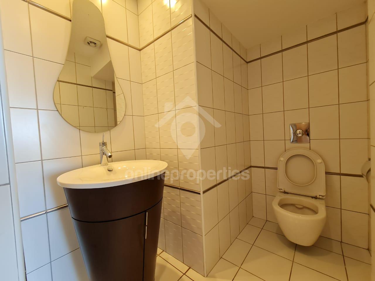 To change image, hover mouse over thumbnails below