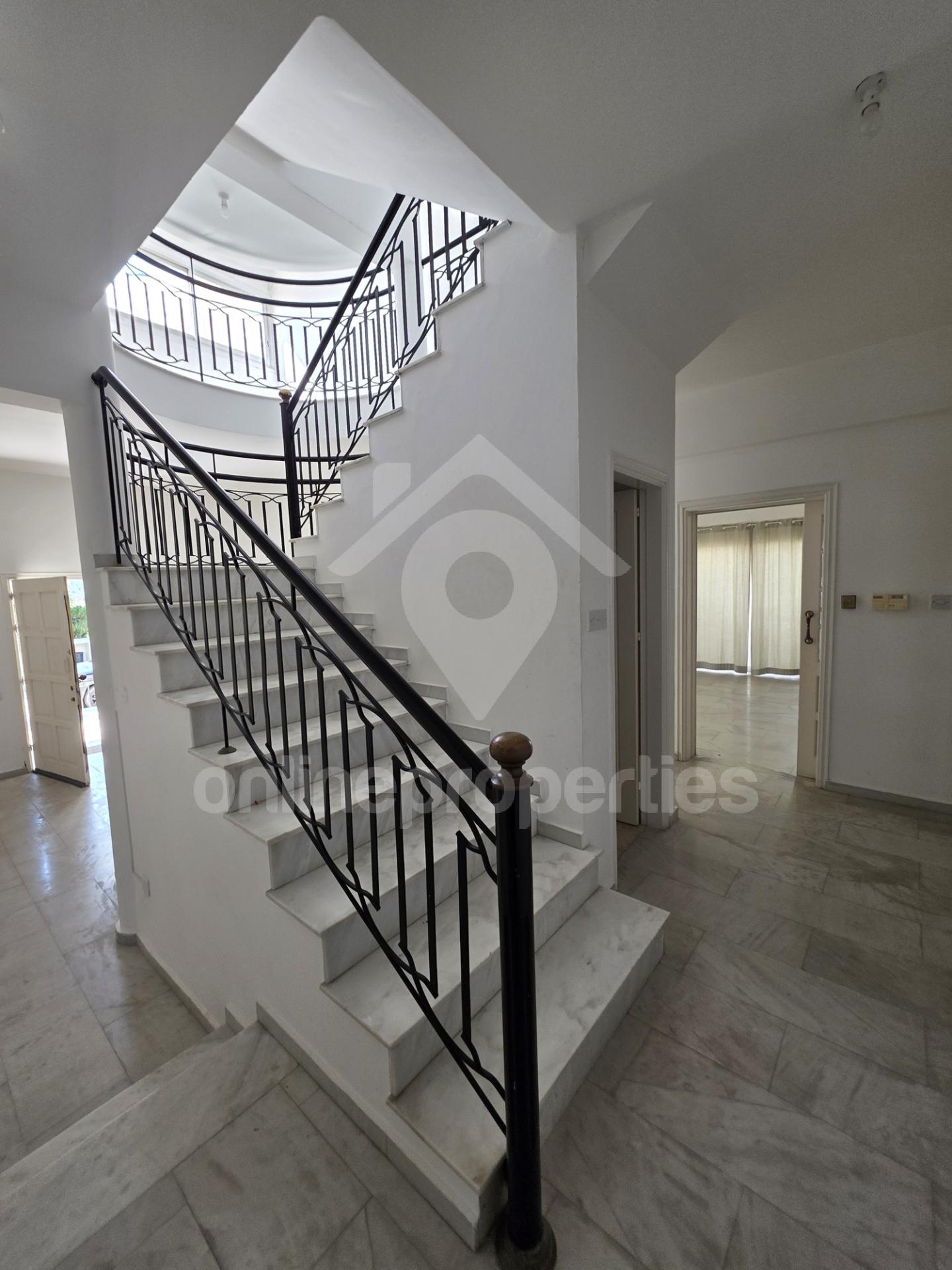 To change image, hover mouse over thumbnails below