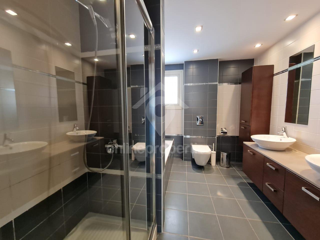 To change image, hover mouse over thumbnails below