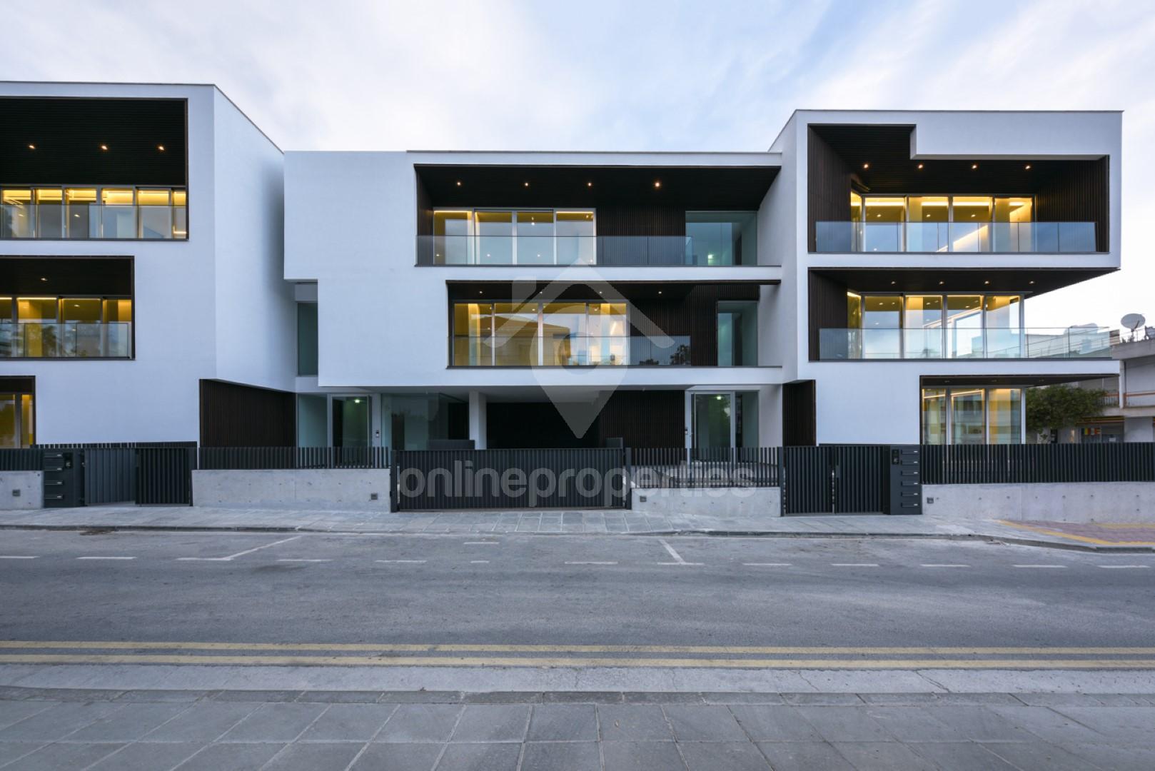 To change image, hover mouse over thumbnails below