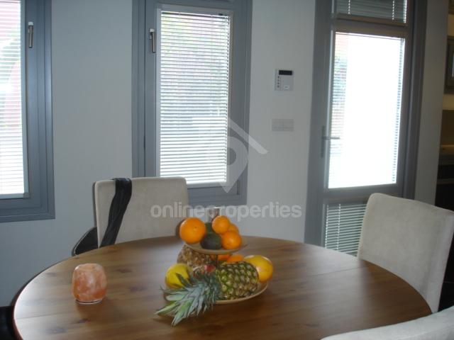 To change image, hover mouse over thumbnails below