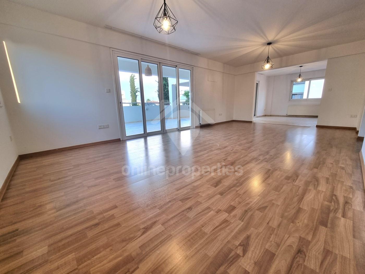 To change image, hover mouse over thumbnails below