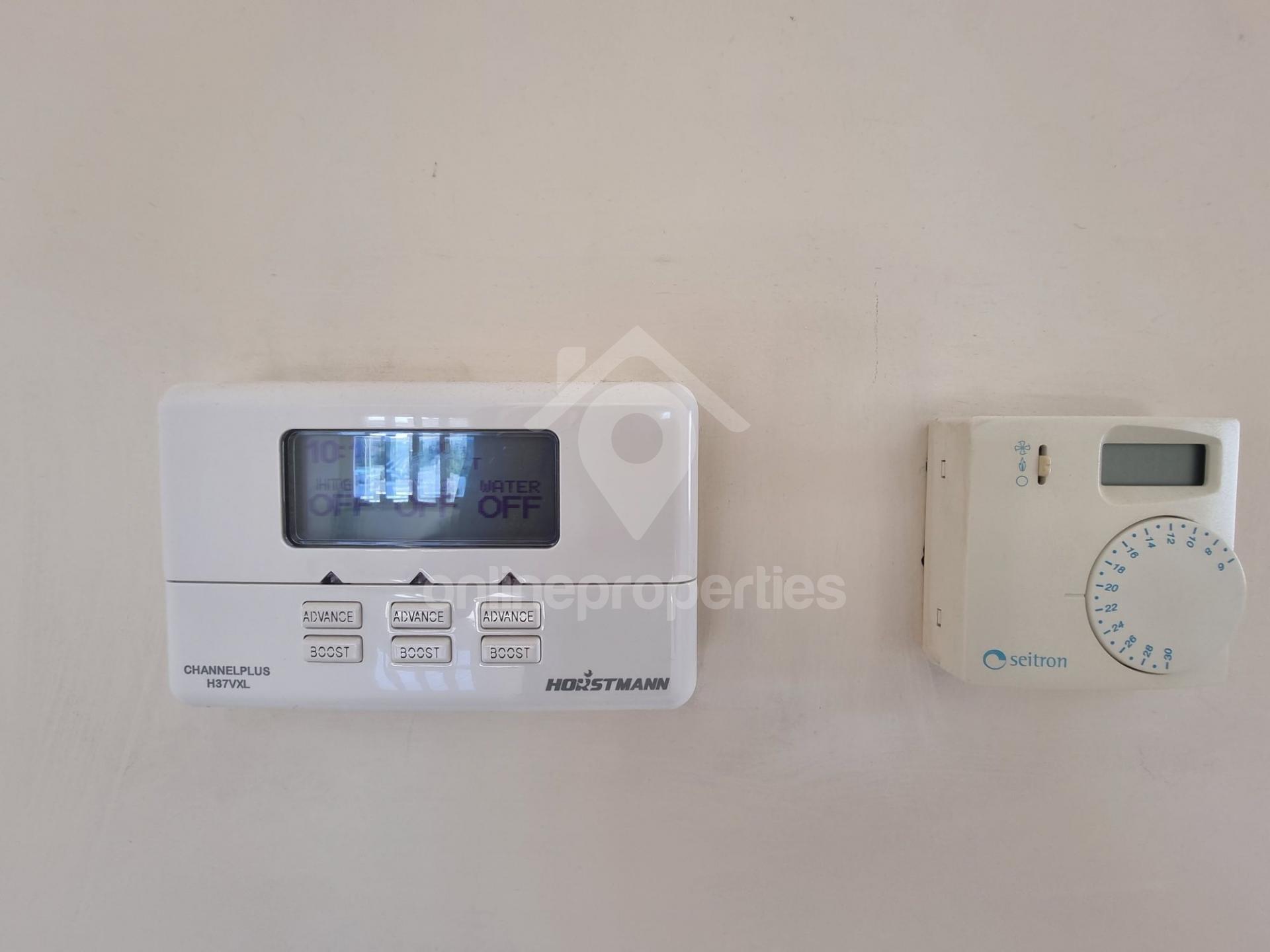 To change image, hover mouse over thumbnails below