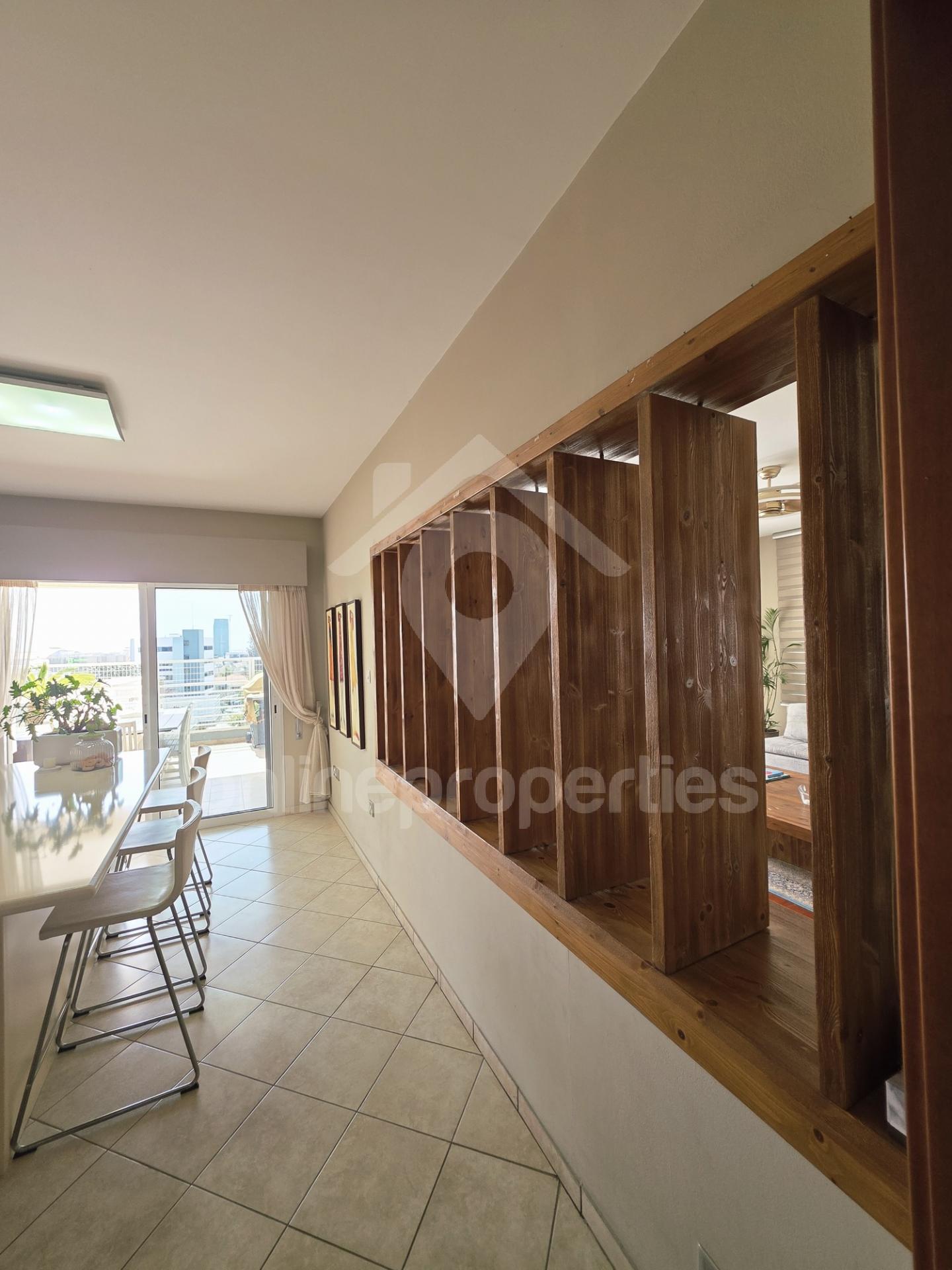 To change image, hover mouse over thumbnails below