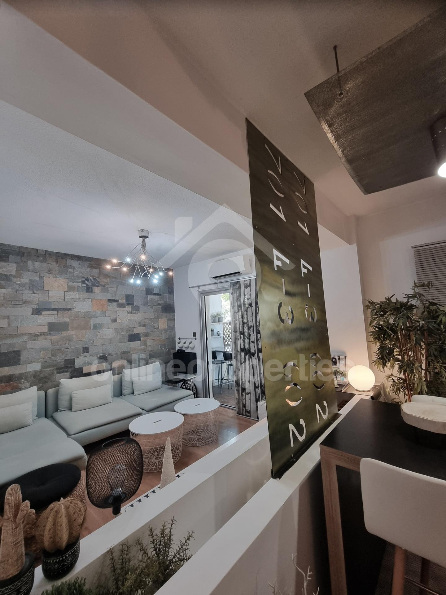 To change image, hover mouse over thumbnails below