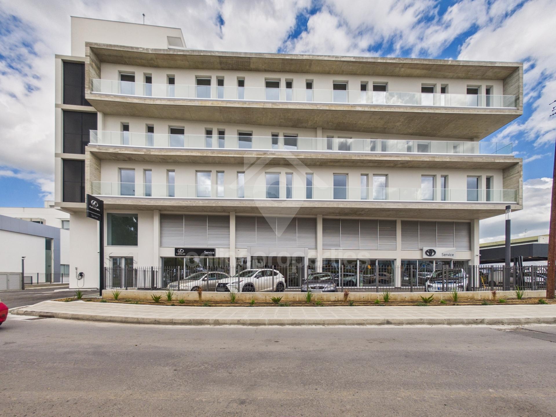 To change image, hover mouse over thumbnails below