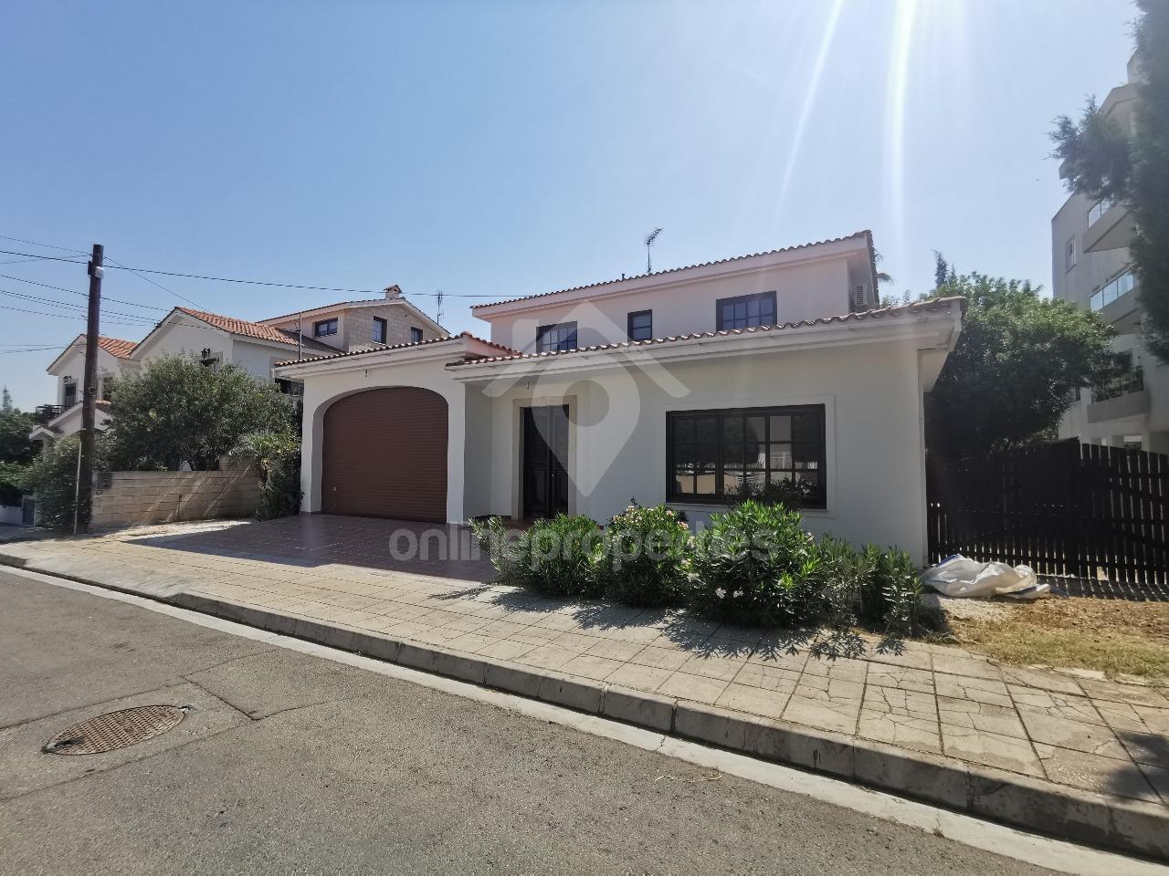 To change image, hover mouse over thumbnails below