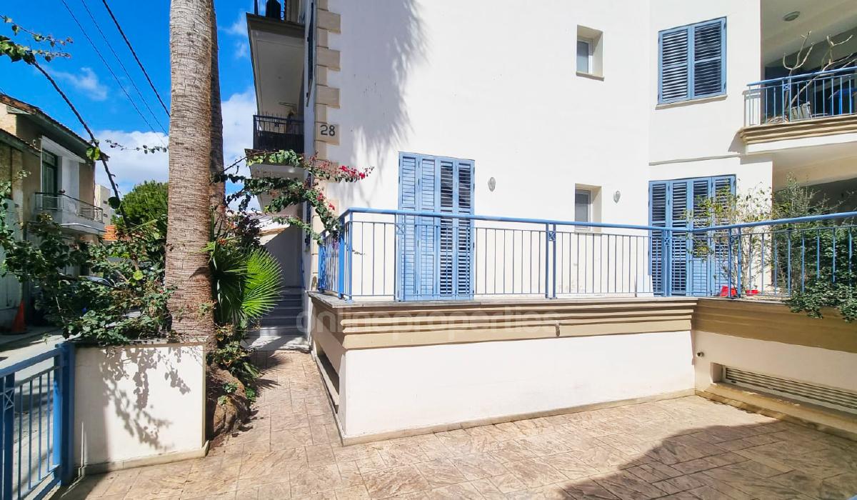 To change image, hover mouse over thumbnails below