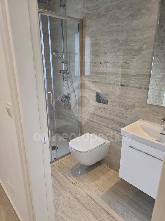 To change image, hover mouse over thumbnails below