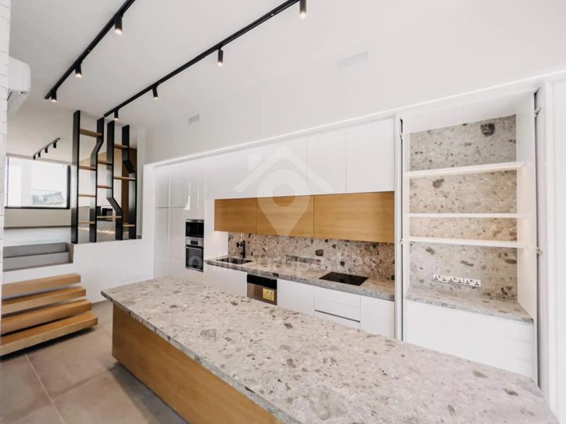 To change image, hover mouse over thumbnails below