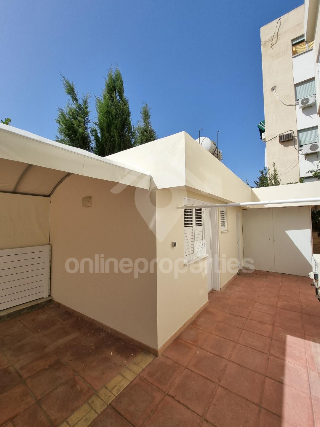 To change image, hover mouse over thumbnails below