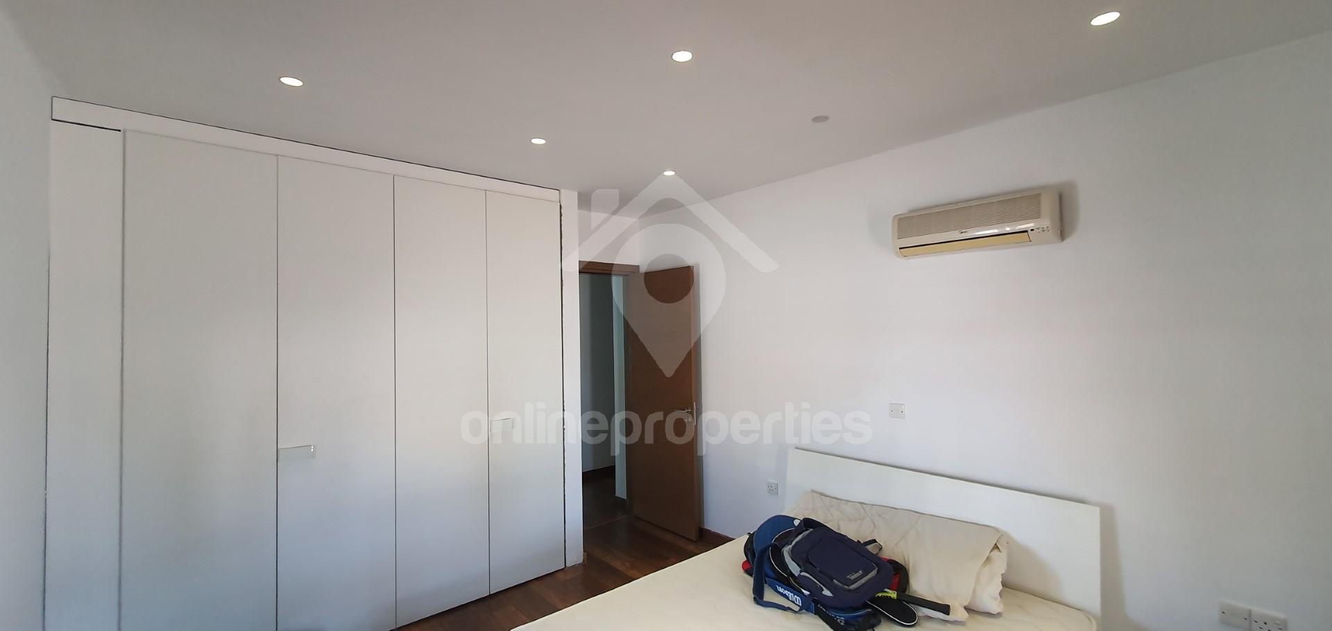 To change image, hover mouse over thumbnails below