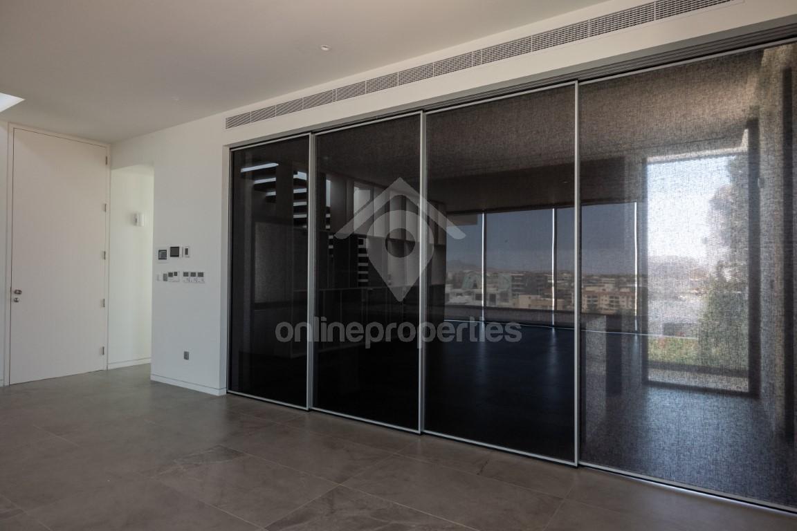 To change image, hover mouse over thumbnails below